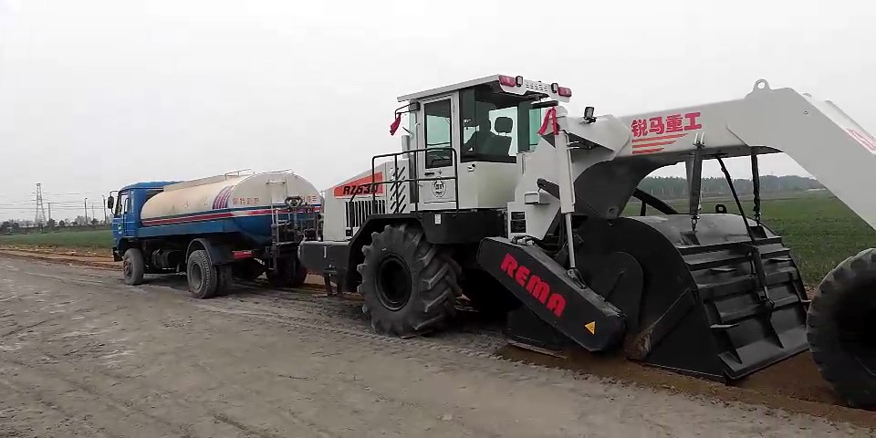 RZ530，冷再生施工